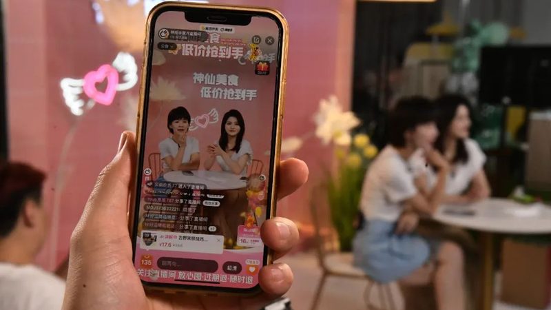 吸尘器按照工作原理可以分为以下几类：